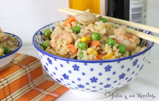 Arroz frito con gambas, carne y verduras. Julia y sus recetas