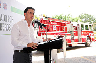 Remberto Estrada cumple y reconoce a los bomberos, en beneficio de los ciudadanos