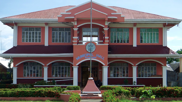 frontal view of Motiong Municipal Hall in Motiong Samar