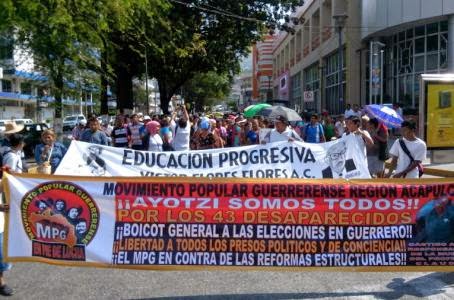 Estados/En Acapulco y Cancún también  marchan por Ayotzinapa 