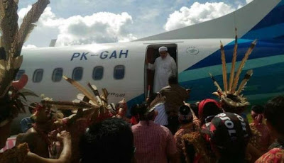 Terkait dengan Ucapan Warga Dayak tidak pantas untuk masuk Surga, benarkah Tengku Zulkarnain tidak berani turun dari Pesawat sewaktu ke Sintang ?