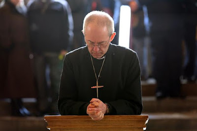 Justin Welby praying