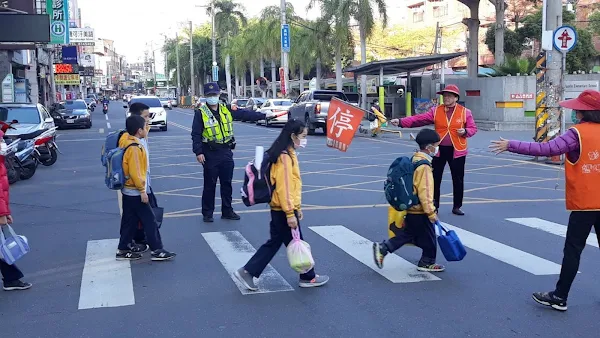 員林分局員警出動護童 守護學童上下學安全