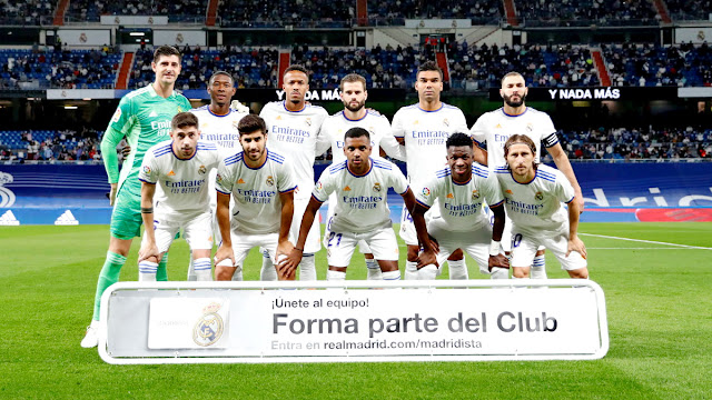 REAL MADRID C. F. Temporada 2021-22. Courtois, Alaba, Militao, Nacho, Casemiro, Benzema. Fede Valverde, Marco Asensio, Rodrygo, Vinicius y Modric. REAL MADRID C. F. 0 VILLARREAL C. F. 0. 25/09/2021. Campeonato de Liga de 1ª división, jornada 7. Madrid, estadio Santiago Bernabeu.