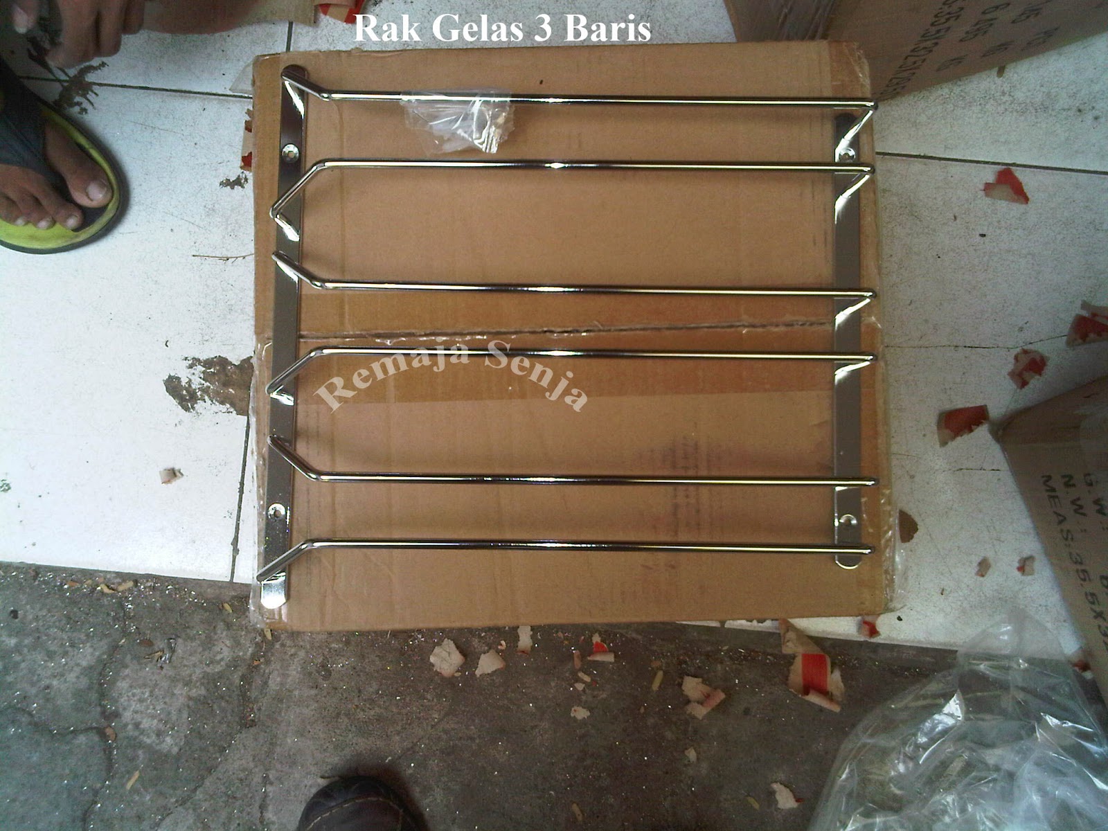  Rak  Gelas  Gantung  Mini Bar Lintang Fittings