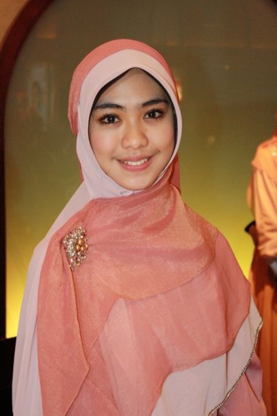 Oki Setiana Dewi - Berjilbab Itu Cantik - Profil / Biodata 