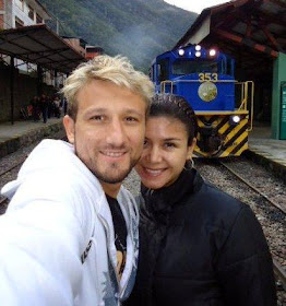  Melissa García y Guti en el paredero del ferrocarril