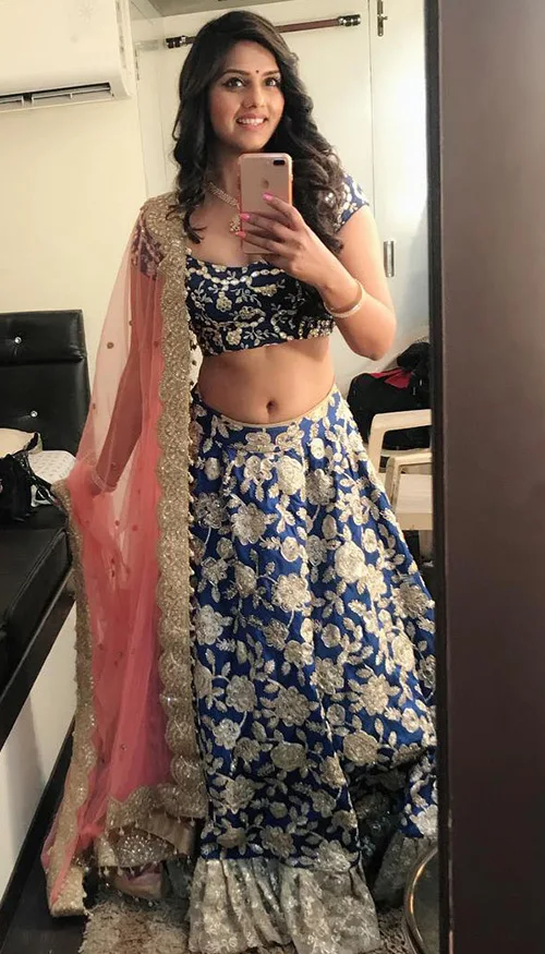 Dalljiet Kaur navel hot indian tv actress bigg boss