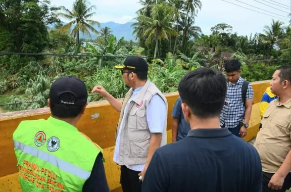 Wako Hendri Septa Pimpin Pencarian Tiga Pelajar SMK Korban Hanyut di Lubuak Tongga, Satu Korban Berhasil Ditemukan!