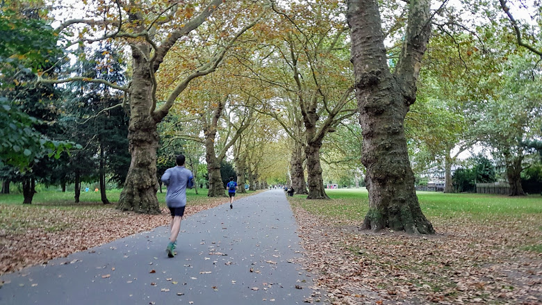 將近秋天的 Southwark Park