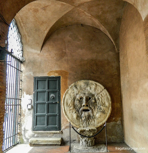 Máscara da Boca da Verdade, na Igreja de Santa Maria in Cosmedin, em Roma