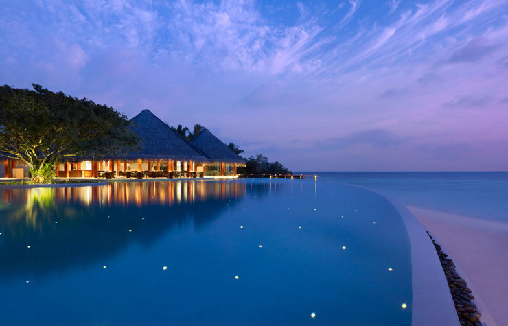 29 Most Amazing Infinity Pools in Pictures - Dusit Thani, Maldives