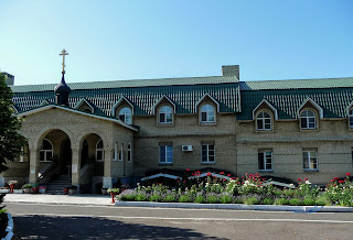 Микільське. Сестринський корпус, паломницький готель, лікарня