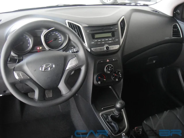 Hyundai HB-20 na cor Azul Ocean perolizada - interior