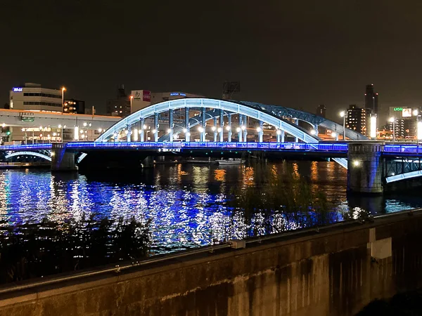 浅草『カフェムルソー』から望む夜の駒形橋