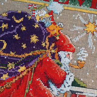 Santa cross stitch: QuiltBee