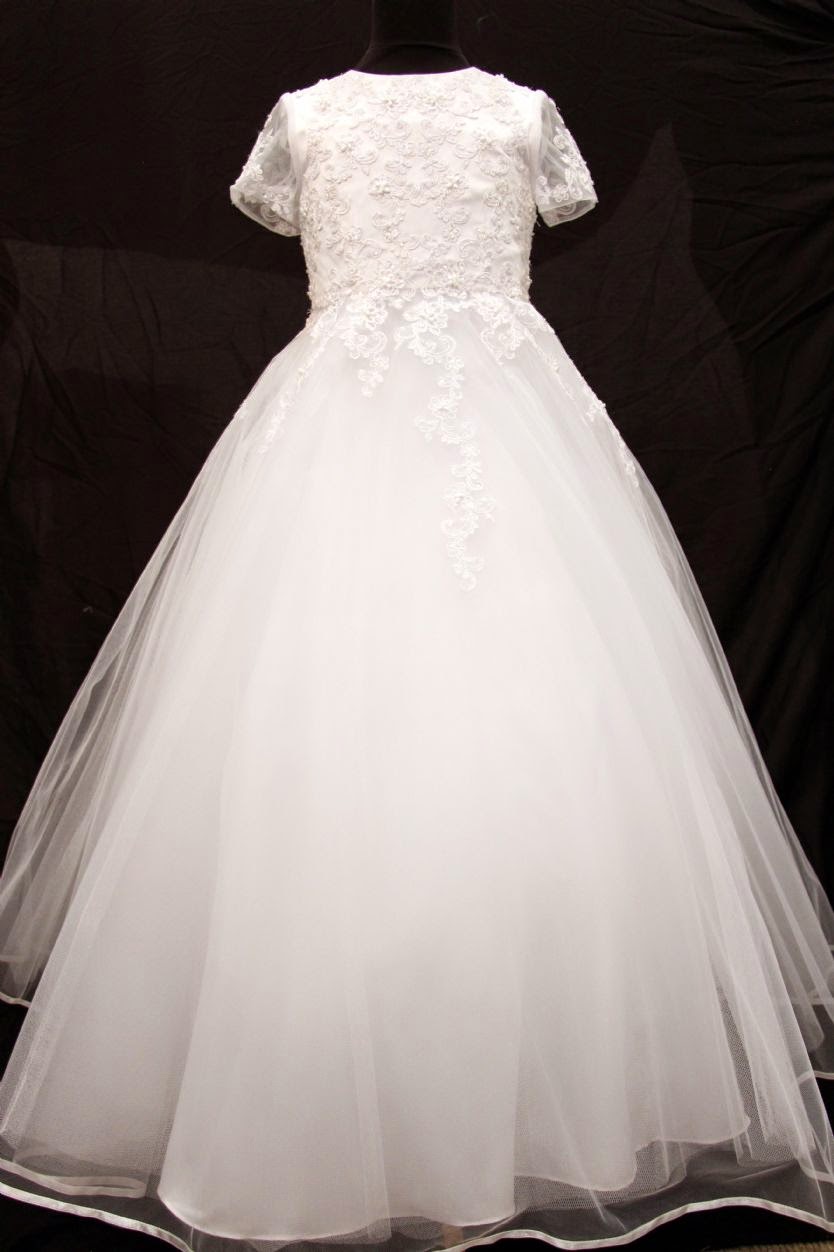 http://www.firstholycommunionday.co.uk/beautiful-lace-communion-dress---short-sleeve-with-princess-tulle-skirt---bree---white-angel-communion-dress-collection---new-2015-18239-p.asp