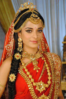 Foto Pooja Sharma sebagai Dropadi di serial TV Mahabharat