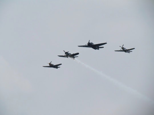 WWIIAirplaneFlyover-2-2015-05-8-19-03.jpg