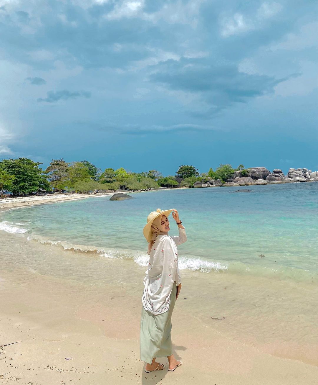 Pantai Tanjung Tinggi Bangka Belitung