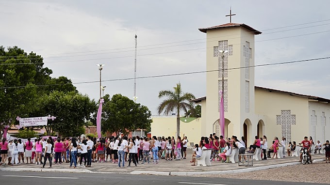 Mulheres participam do Dia D do 'Outubro Rosa' em Cocal dos Alves