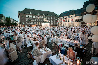 http://www.rp-online.de/nrw/staedte/duesseldorf/diner-en-blanc-in-duesseldorf-bilder-aus-2015-bid-1.5163434