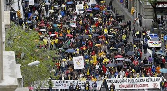 Mundo/Protestan miles de españoles contra la austeridad