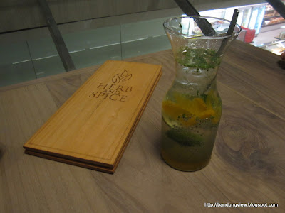 peach mojito - herb and spice