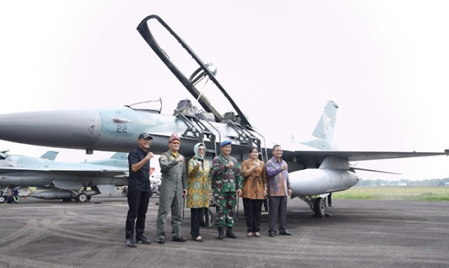 Kedatangan Pesawat Jet Tempur F-16 di Pangkalan Udara Sri Mulyono Herlambang Palembang Di sambut Ketua DPRD Prov. Sumsel 