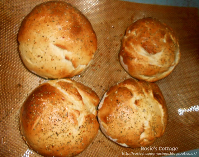 Easiest Ever, Yummiest, Two ingredient Bread Rolls 🥖🍞