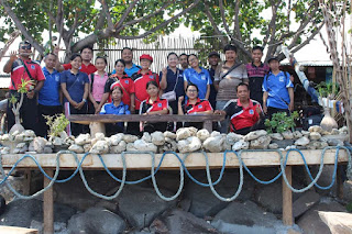 Bapak ibu guru foto bersama usai kegiatan