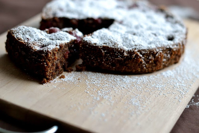 Kirsch-Nuss-Schokokuchen von Carla von Herbs & Chocolate als Gastbeitrag.