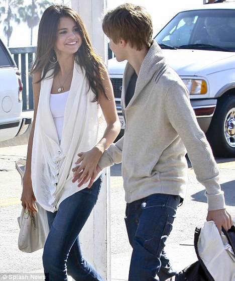 selena gomez y justin bieber en el caribe. selena gomez and justin bieber