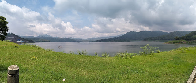 Pemandangan Waduk Wonorejo