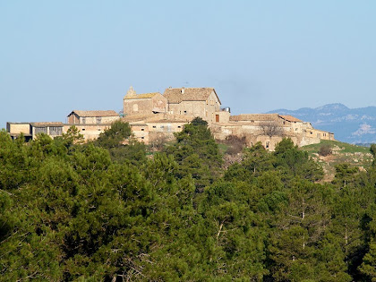 La masia de La Cortada amb la capella de Sant Miquel