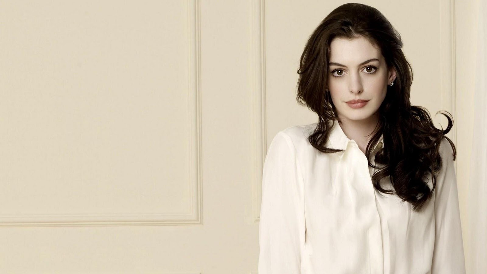 Anne Hathaway HD Images and Wallpapers - Hollywood Actress