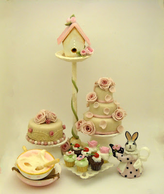 CDHM Gallery of Loredana Tonetti of Lory's Tiny Creations making all things whimsical in 1:12 scale from bunny teapots, shabby chic food accessories, tiny bird houses, dancing frogs on lilypad teapots and 1:12 foods including rustic fruits and vegetables