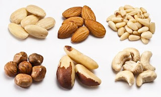 <img src="frutos-secos.jpg" alt="los frutos secos son una fuente excelente de proteína y nutrientes para tener una piel radiante y tonificada"/>