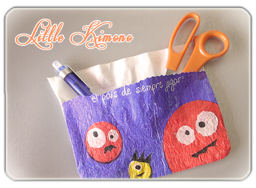 http://little-kimono.blogspot.com.es/2014/07/reto-reciclar-bolsas-de-plastico-de_7.html