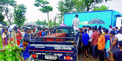 লাশবাহী গাড়ি আটকে পুলিশের চাঁদা দাবি: শ্রীমঙ্গলে সড়ক অবরোধ