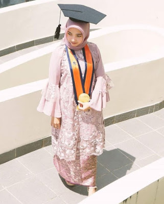 model kebaya wisuda berjilbab terbaru