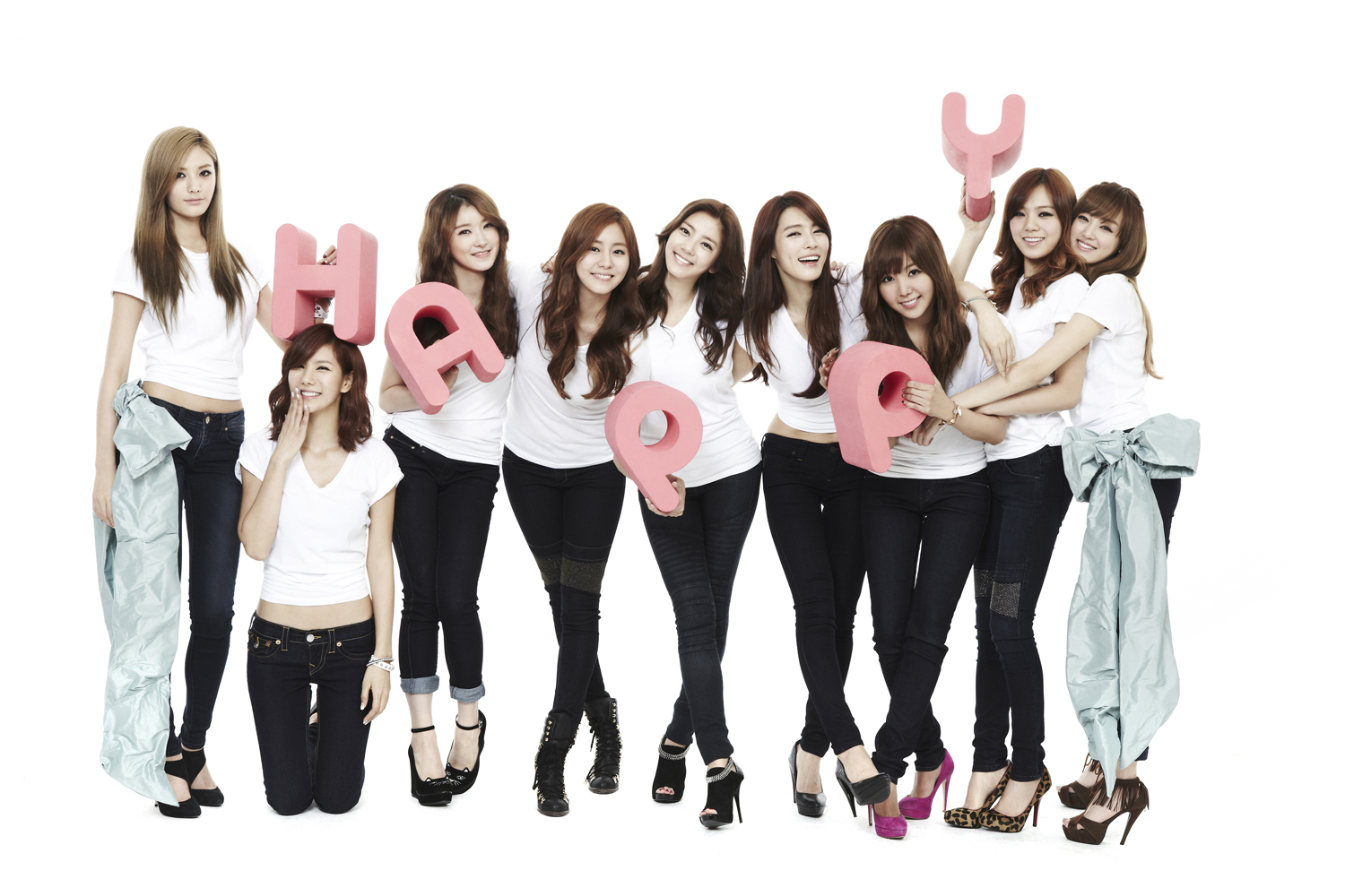 After School is a South Korean girls band k-pop cute korean girls actress wallpapers of Pledis Entertainment formed in 2009. After School k-pop cute korean girls actress wallpapers, where the members are added or withdrawn by Park Kahi, JungAh Kim, Lee Jooyeon, Uee, Raina, Nana, Lizzy and E-Young: