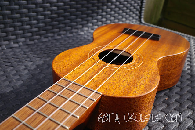 DJ Morgan Vintage Soprano Ukulele decor