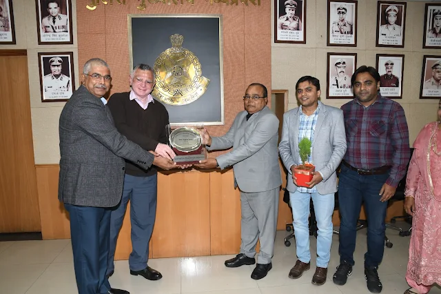 पुलिस मुख्यालय परिवार द्वारा चार सेवानिवृत्‍त कर्मचारियों को भावभीनी विदाई।