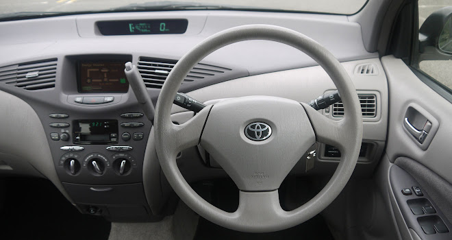 Toyota Prius Mk1 dashboard