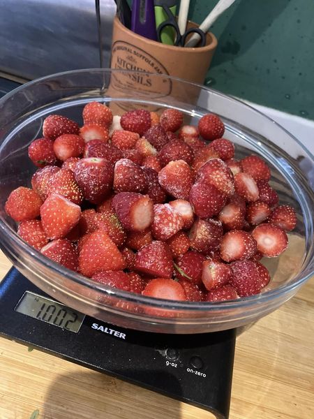 1kg of strawberries