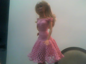 Barbie com vestido de crochê feito por Pecunia MM