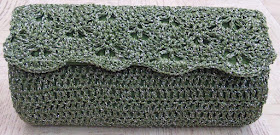 Sweet Nothings crochet free crochet pattern blog, photo of the Shelled wallet