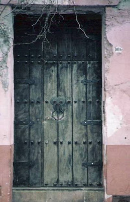Antígua puerta