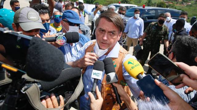 Bolsonaro chama repórter da TV Aratu de idiota na Bahia